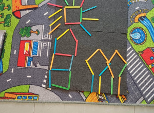 ZAJĘCIA Z KOLOROWYMI PATYCZKAMI W KLASIE 1A
