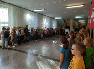 Apel porządkowy klas I-III
